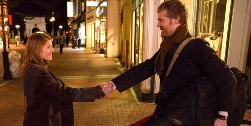 Glen Hansard shaking hands with Markéta Irglová in the movie Once